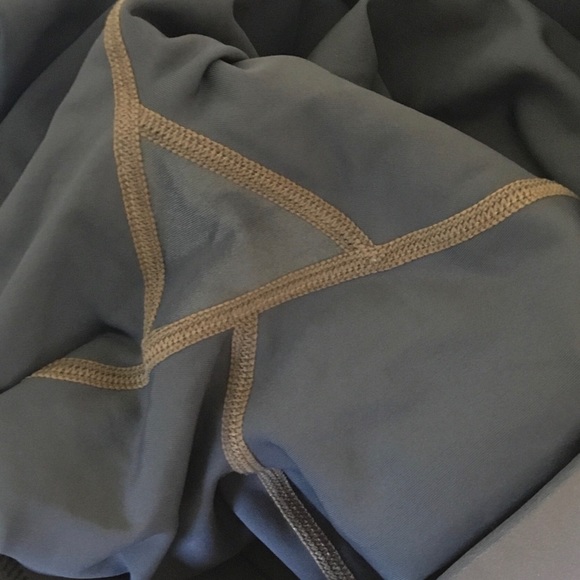 Carbon38 Metallic Shine Takara Cropped Leggings - Picture 10 of 10